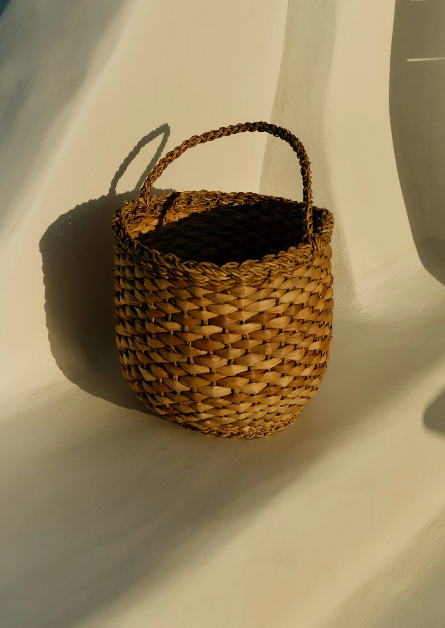 Textured Weave Hogla Picnic Basket | Natural 4 Textured Weave Hogla Picnic Basket | Natural - Image 2