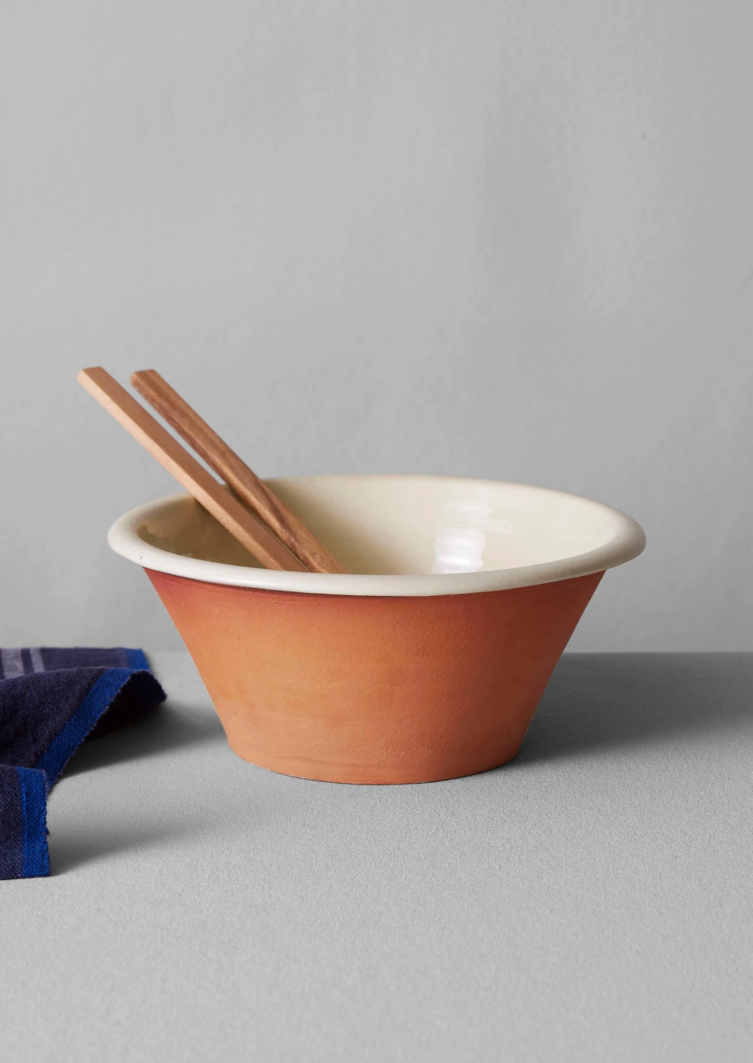 Willow Pottery Salad Bowl | Terracotta/Ecru 5 Willow Pottery Salad Bowl | Terracotta/Ecru - Image 3