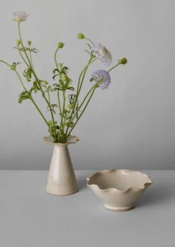 Alice Passingham Scalloped Flower Frog | White -Novesta Store HCEUS32 4