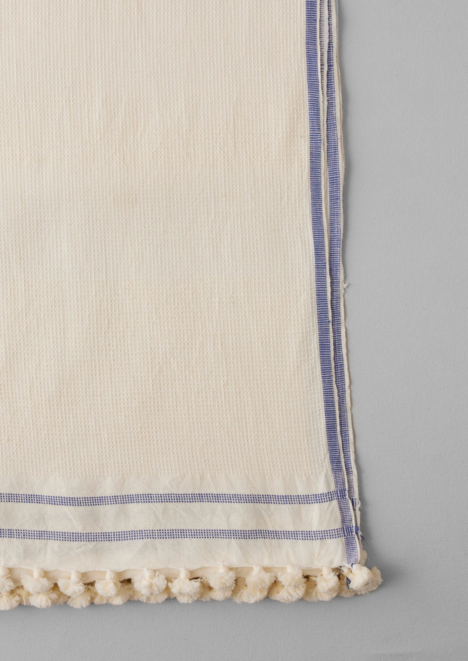 Hand Woven Cotton Bath Towel | Chalk/Azure 7 Hand Woven Cotton Bath Towel | Chalk/Azure - Image 5