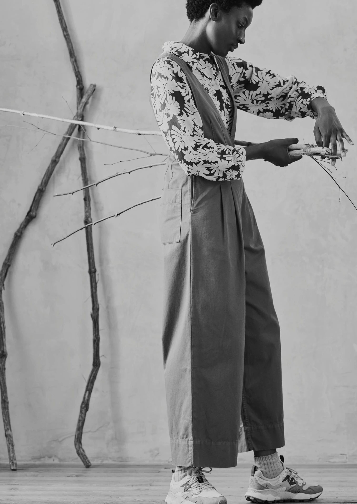 V-Neck Cotton Linen Twill Jumpsuit | Linden 4 V-Neck Cotton Linen Twill Jumpsuit | Linden - Image 2