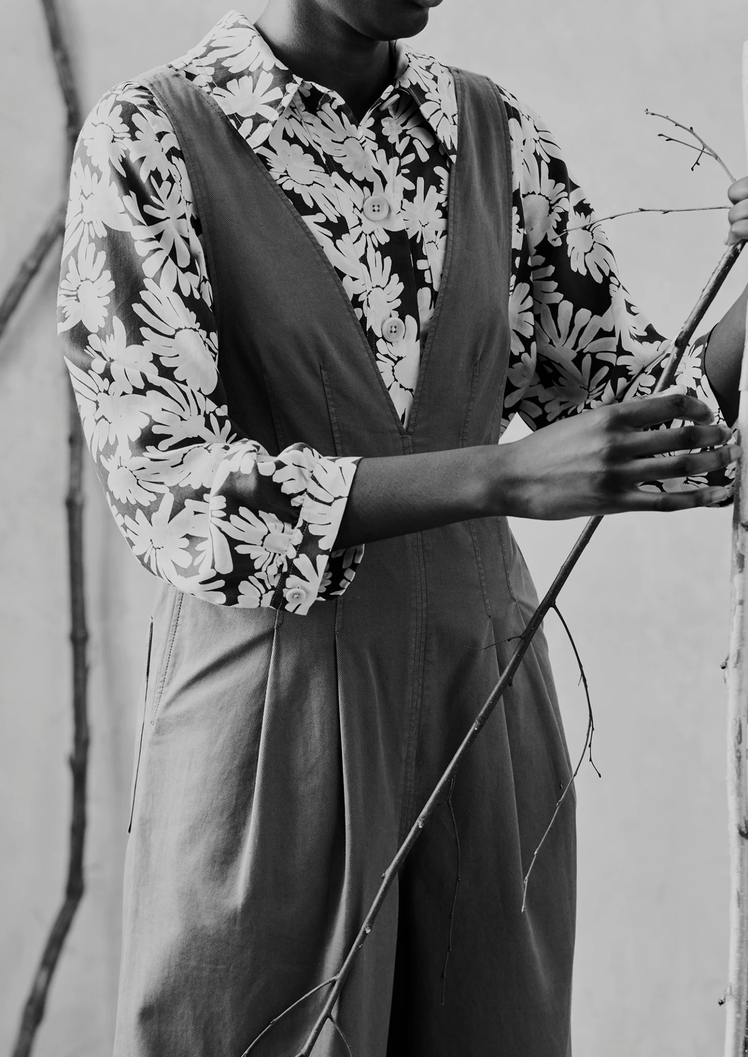 V-Neck Cotton Linen Twill Jumpsuit | Linden 5 V-Neck Cotton Linen Twill Jumpsuit | Linden - Image 3