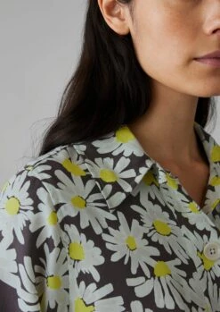 Patch Pocket Painted Daisy Shirt | Billi Flower Yellow -Novesta Store WWTUS13 3 92b76d44 6672 4405 aa40 ed1d1cd7f288